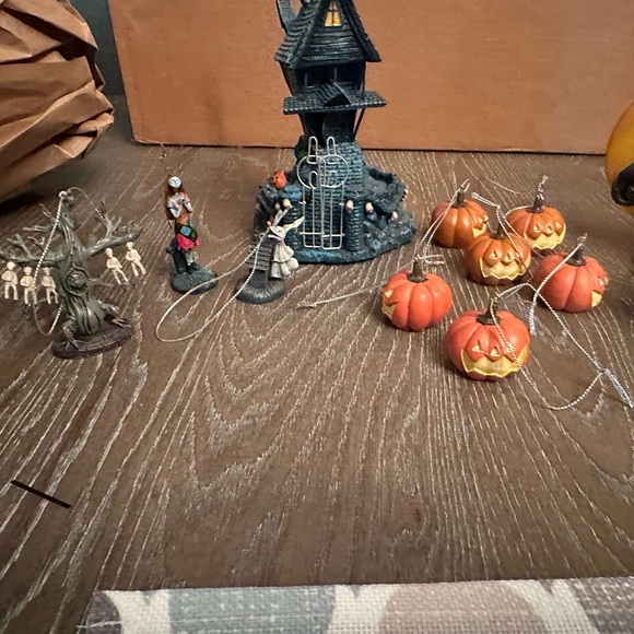 Nightmare Before Christmas Tree and ornaments from Bradford Exchange - Picture 7 of 9